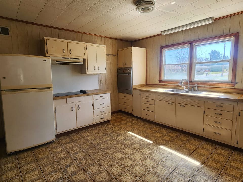 365 Clearview Drive, photo 24 of 40