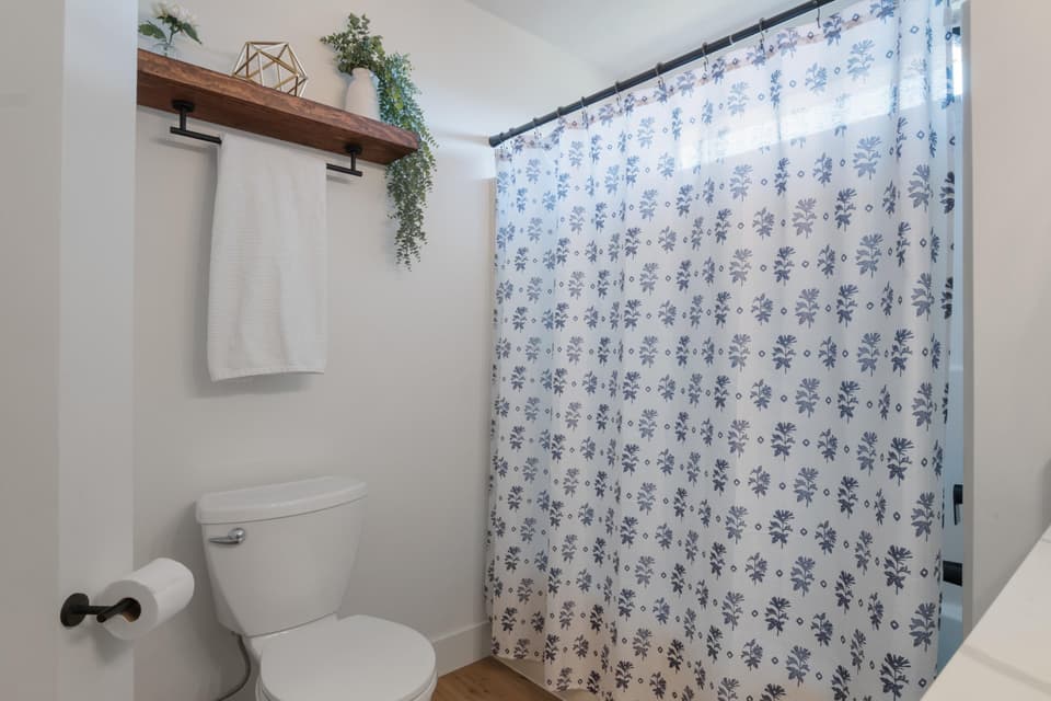180 Sapphire Avenue, photo 34 of 40