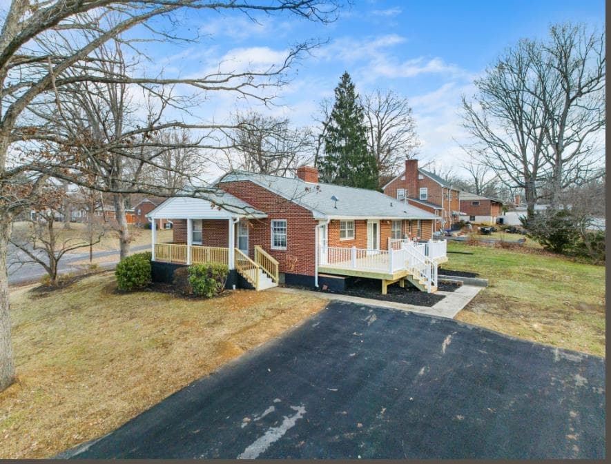 215 Overhill Road, photo 2 of 40