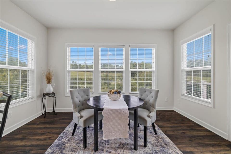 870 Jefferson Circle, photo 12 of 40