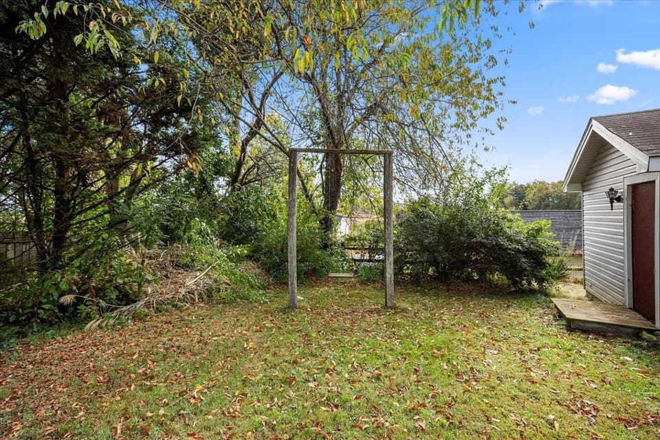 1363 Dow Street, photo 37 of 40