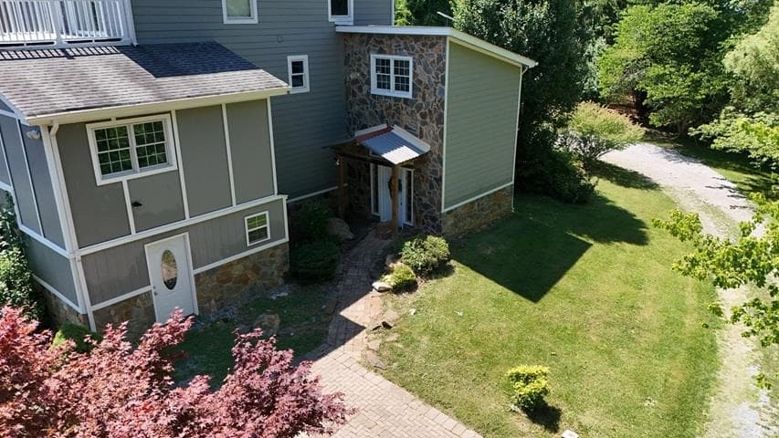 440 Aurora Lane, photo 2 of 37
