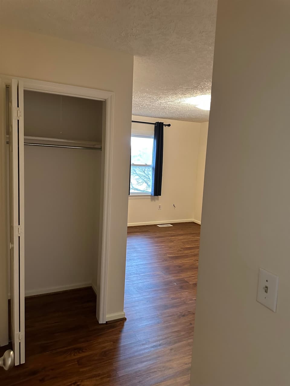 1687 York Drive, photo 5 of 16