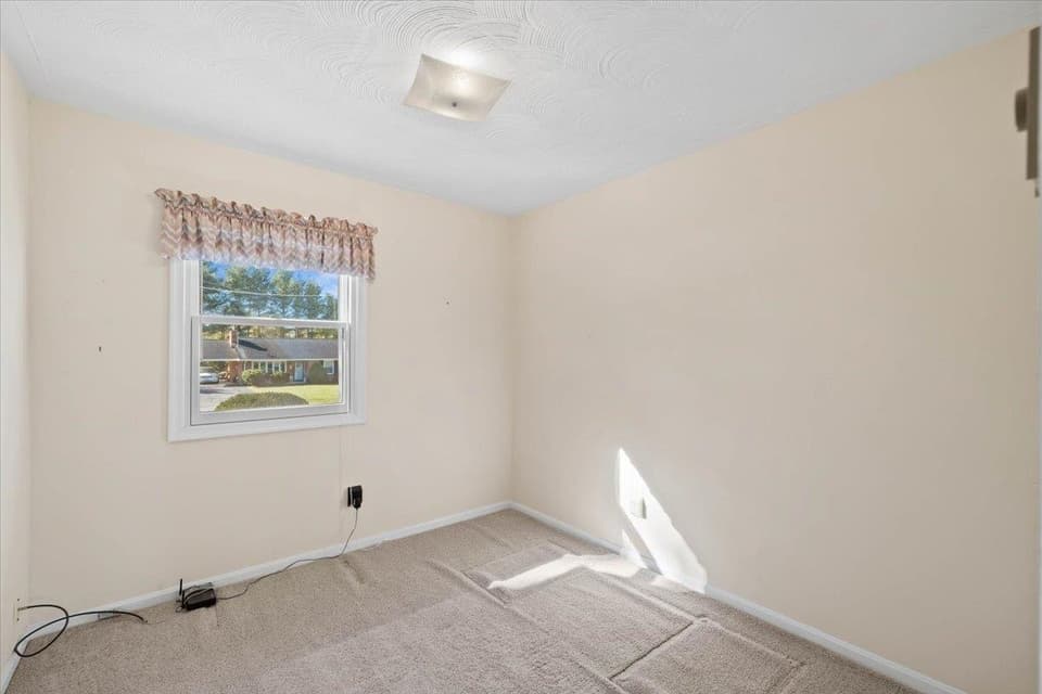 380 Walters Drive NW, photo 5 of 23