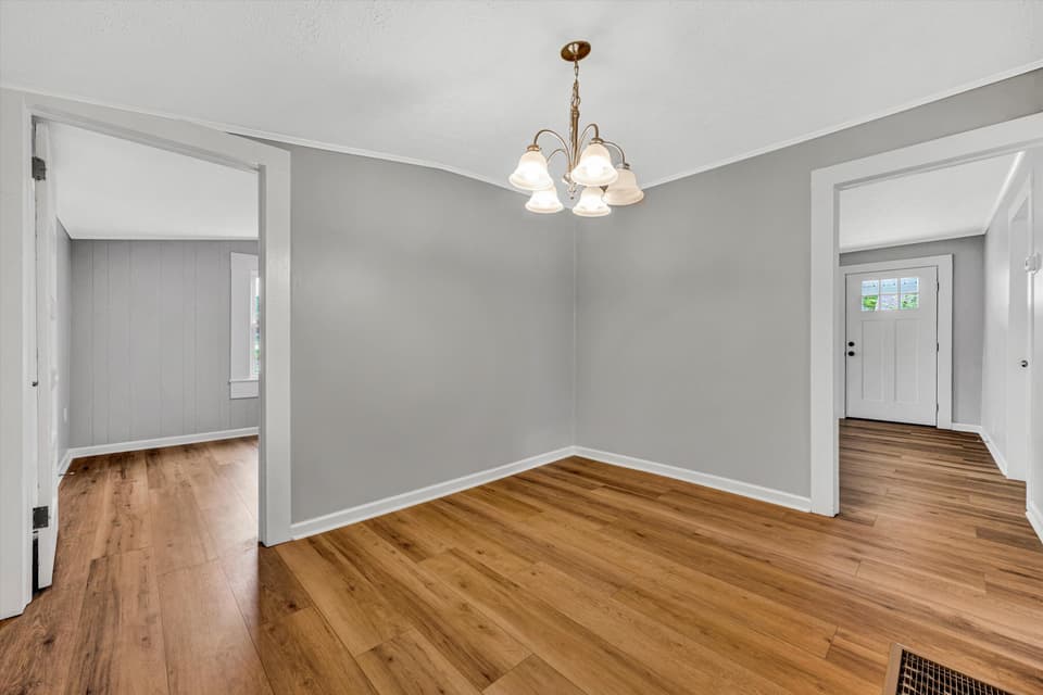 955 Church St NE, photo 12 of 33