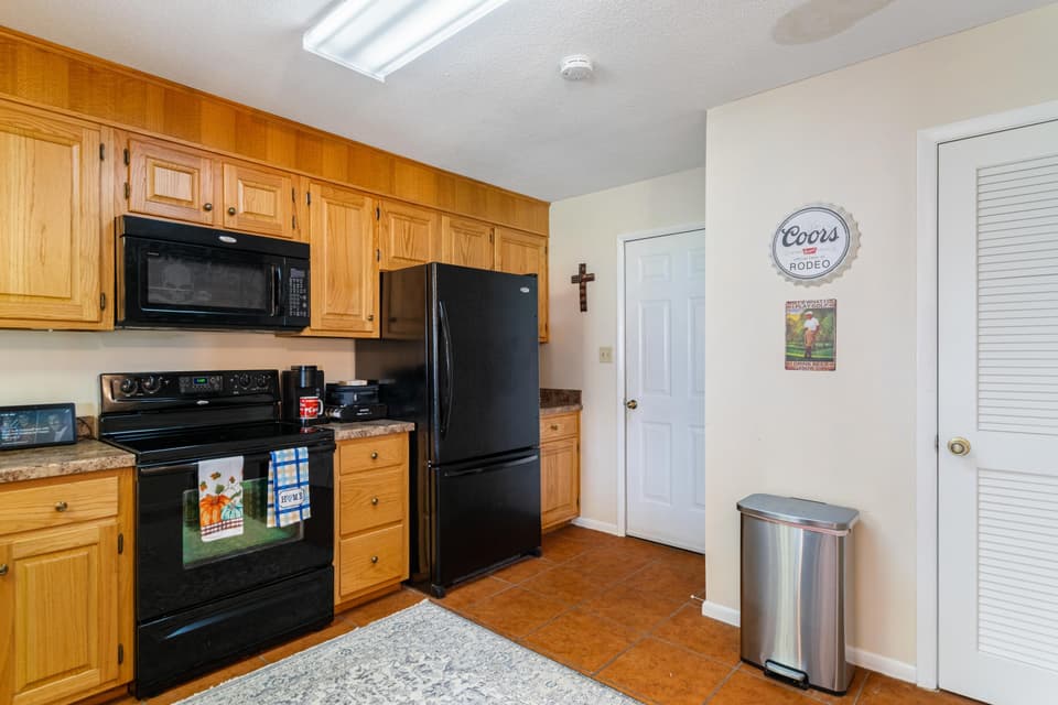 80 Patricia Lane, photo 15 of 40