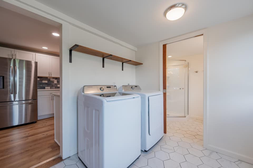 220 Clearview Drive, photo 6 of 34
