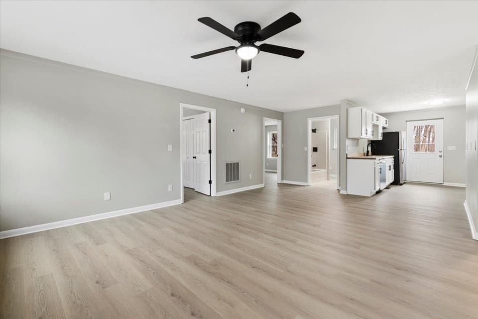 435 Teel Street, photo 5 of 40