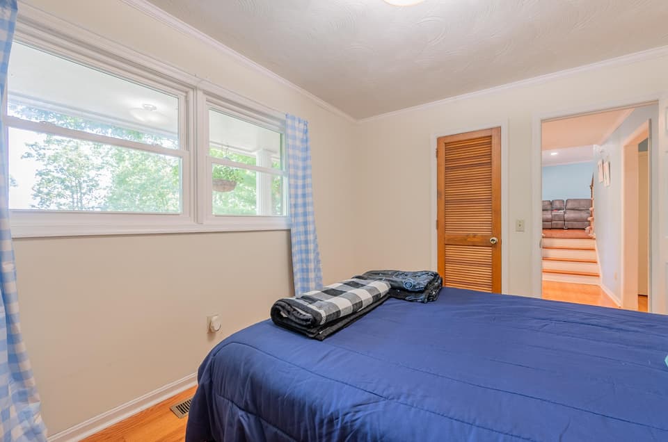 1265 Chestnut Drive, photo 12 of 40