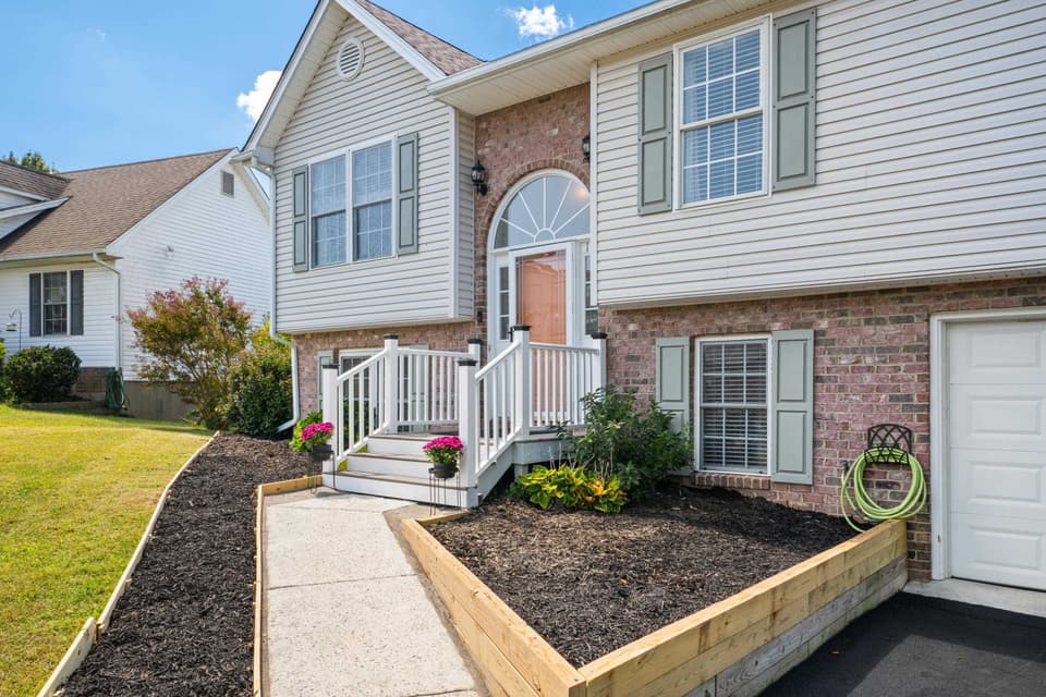 115 Tula Circle, photo 2 of 40