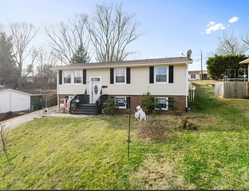60 Betty Drive, photo 4 of 40