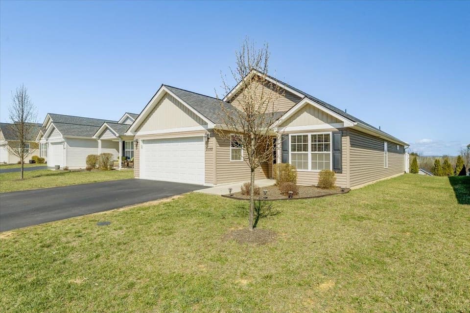 2150 Giles Drive, photo 3 of 37
