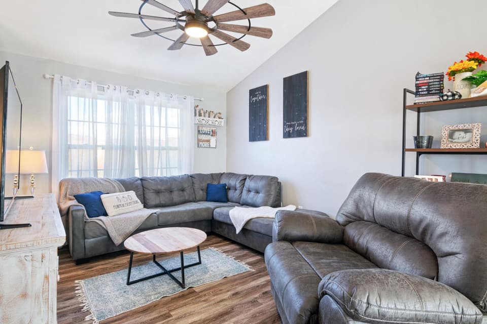 1135 New Village Drive NW, photo 3 of 40