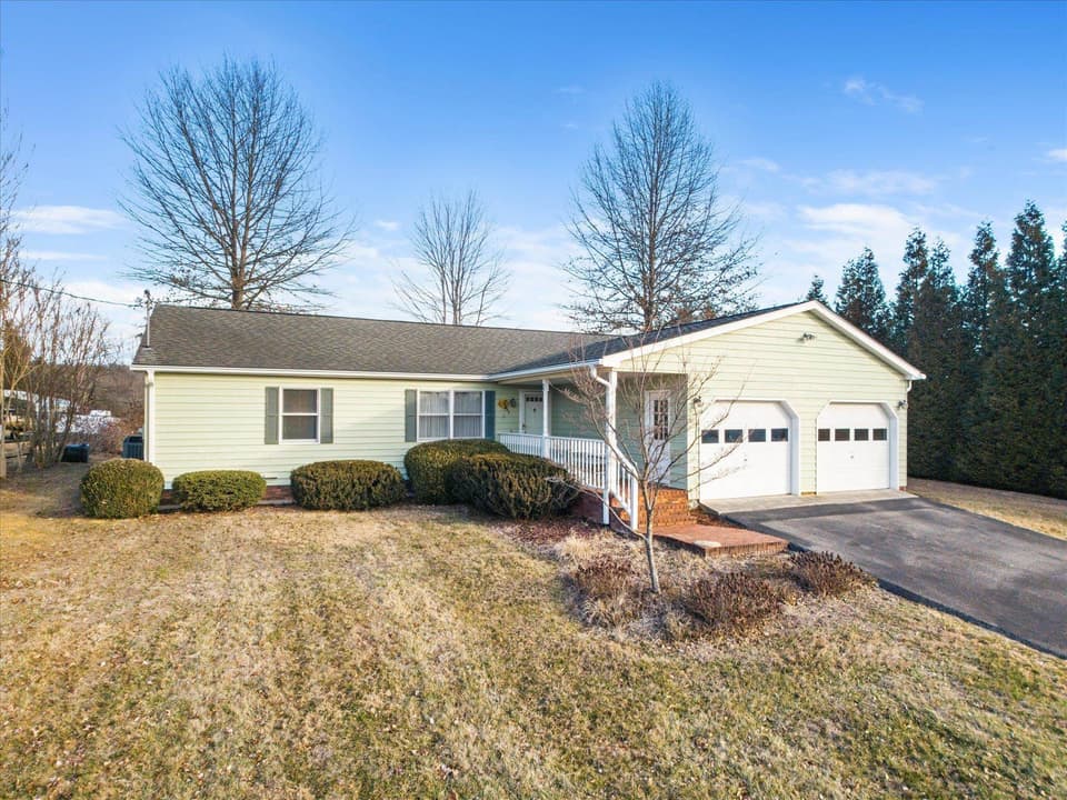 10 Belmont Drive, photo 2 of 40