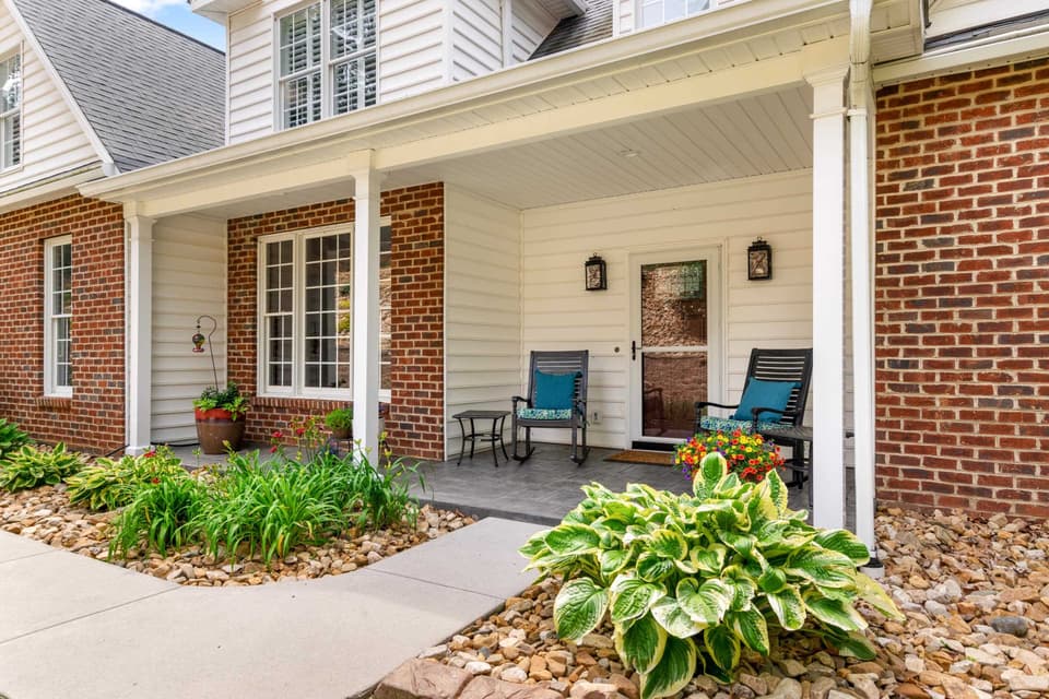 2130 Lubna Drive, photo 6 of 40