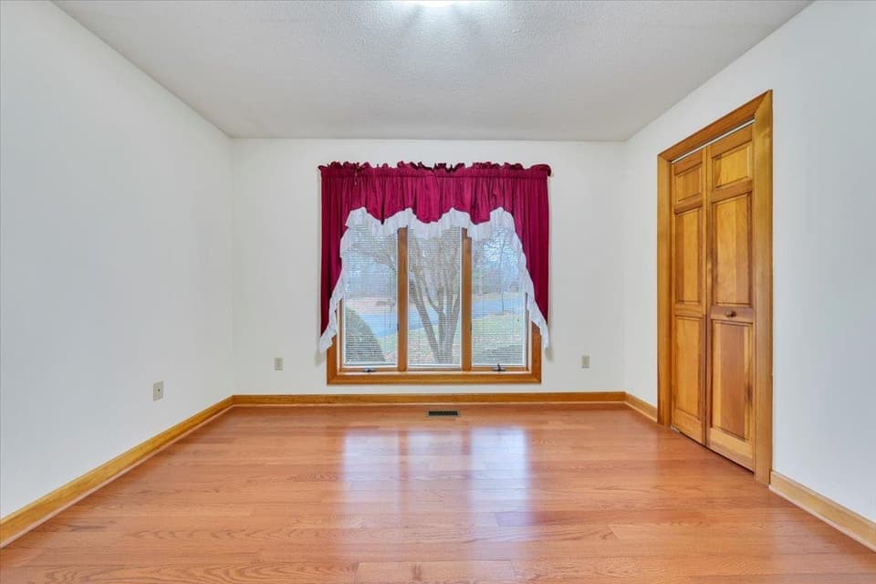 290 Patricia Lane SE, photo 33 of 40