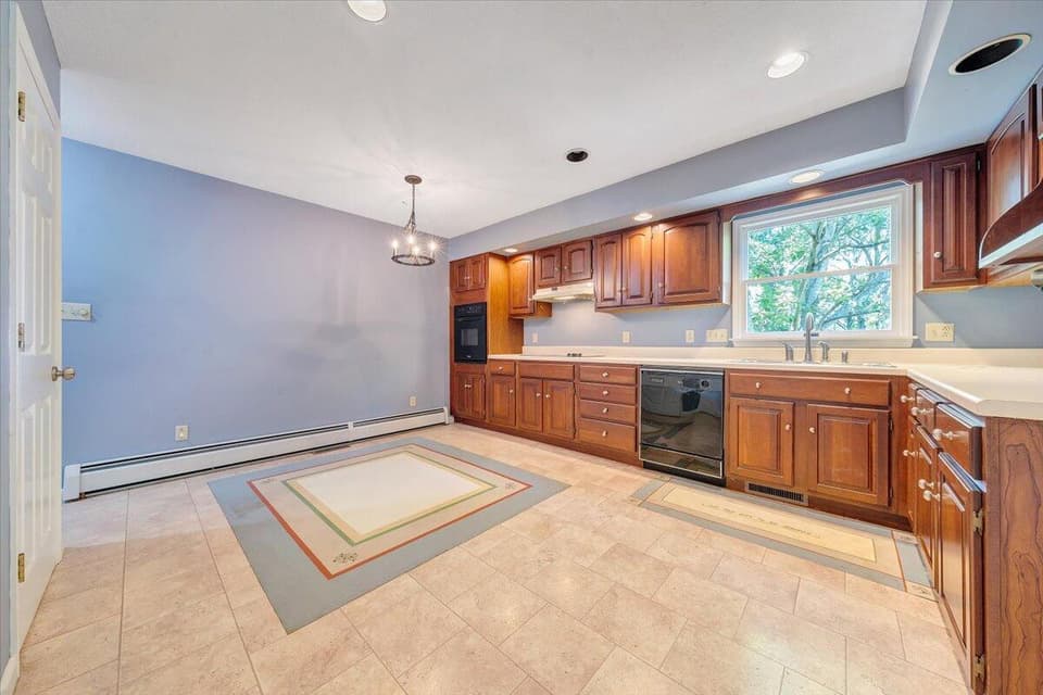 765 W Main Street, photo 13 of 40