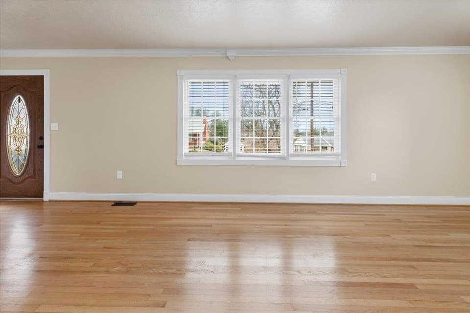 106 Miller Street SE, photo 12 of 40