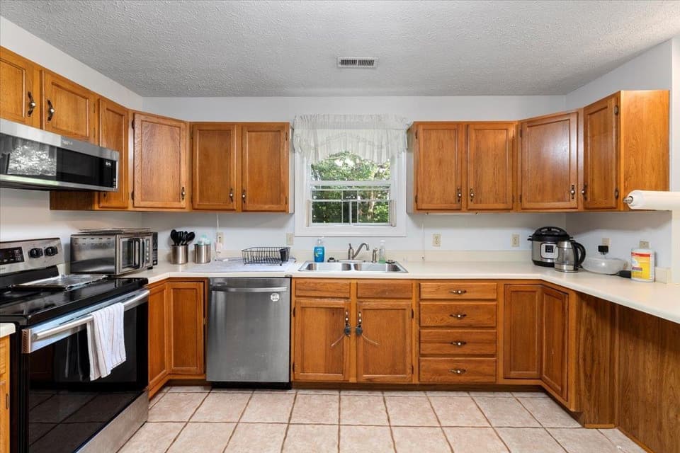 365 S Hill Drive, photo 16 of 40