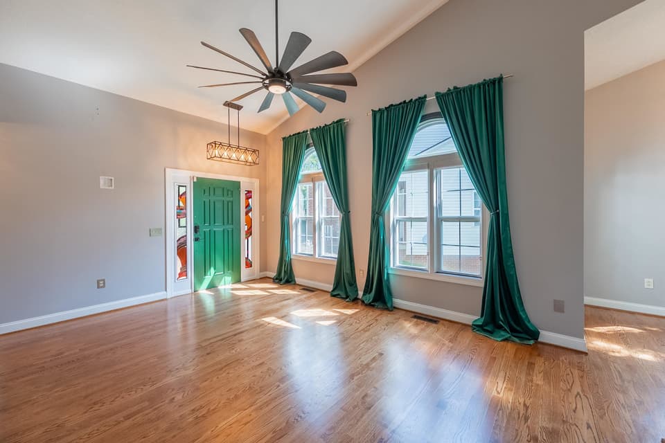 1095 Red Leaf Court, photo 9 of 40