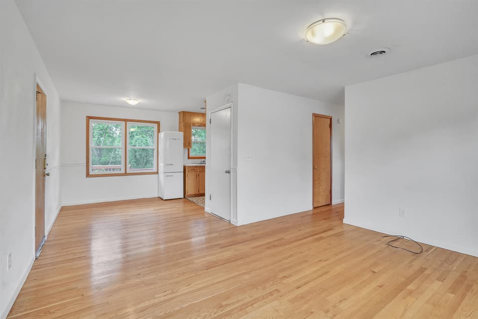 650 Betty Drive, photo 17 of 40