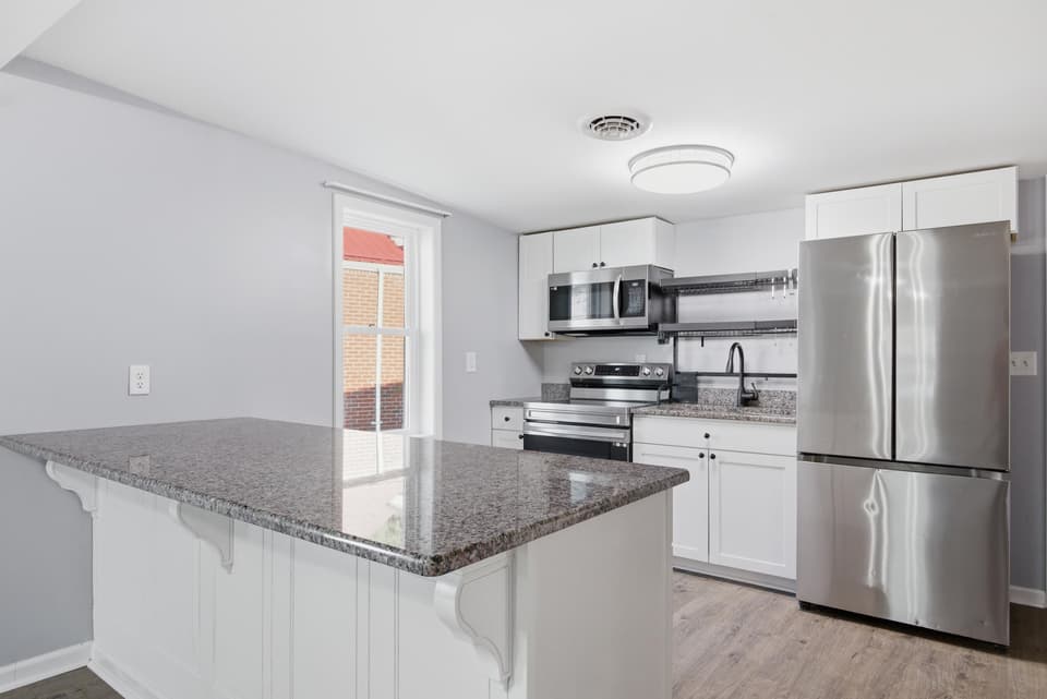 1050 Harless Street NE, photo 8 of 31