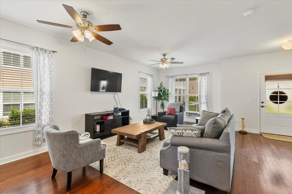 325 John Adams Drive, photo 10 of 40