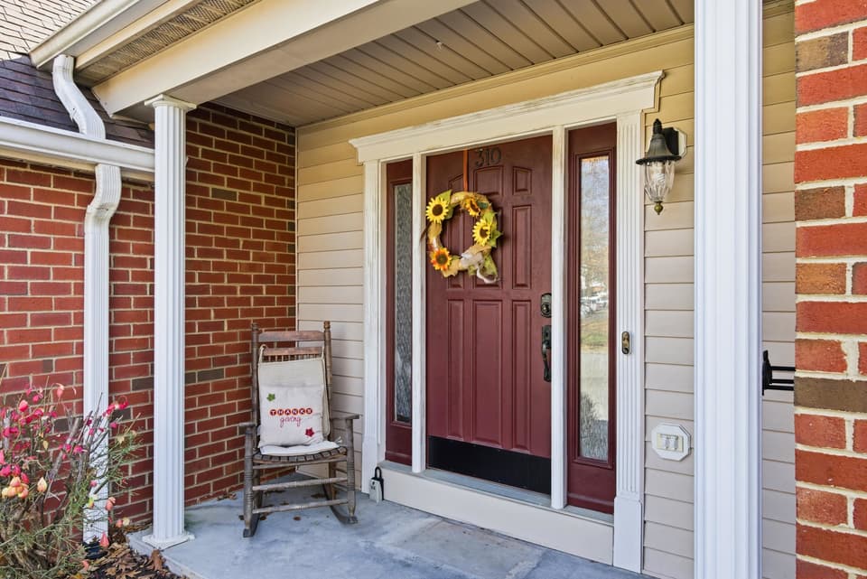 310 Pin Oak Drive, photo 3 of 40