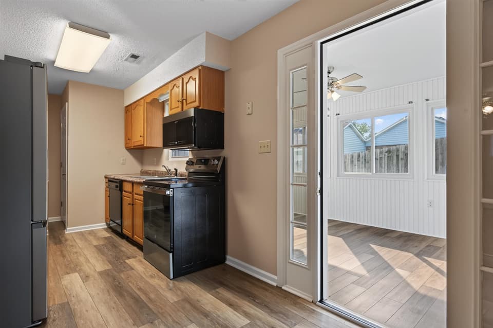 220 Darci Drive SE, photo 8 of 40