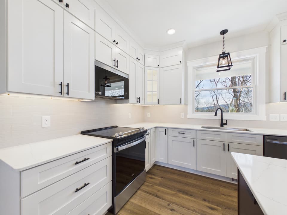 245 Howery Street SE, photo 10 of 40