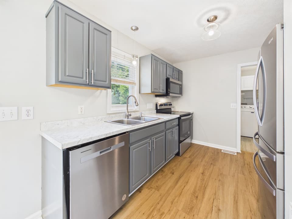 100 Cullen Court, photo 19 of 40