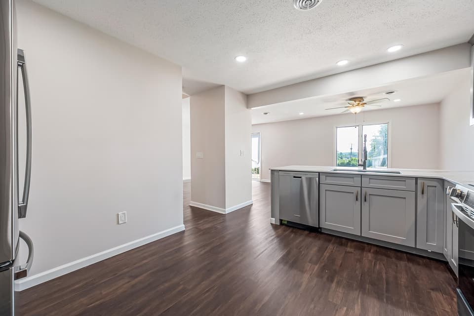 10 Patricia Lane SE, photo 13 of 36