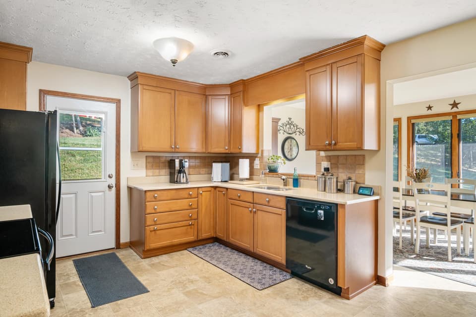505 Willow Drive, photo 11 of 40