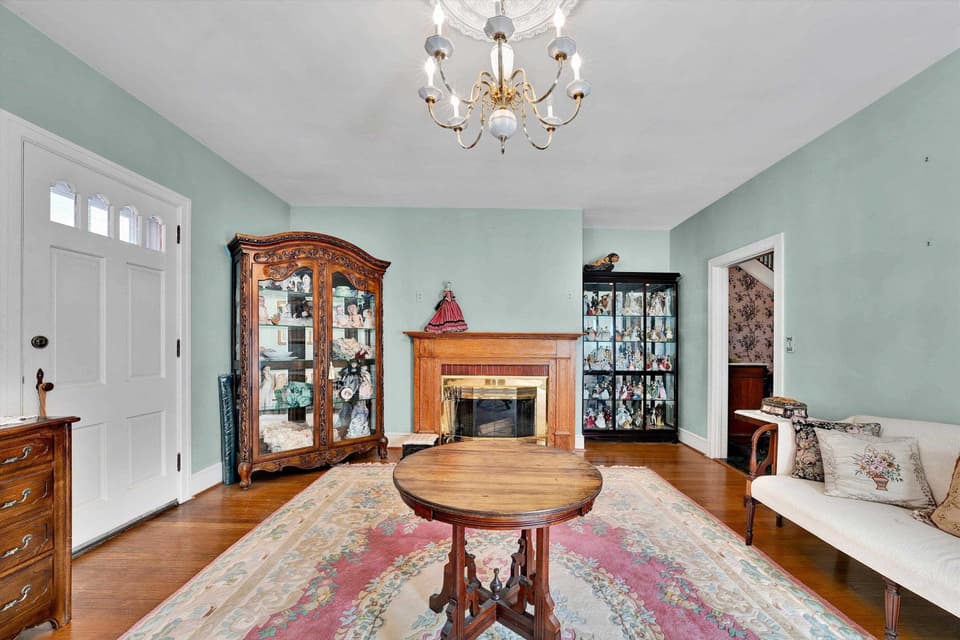 115 Lester Street, photo 10 of 40