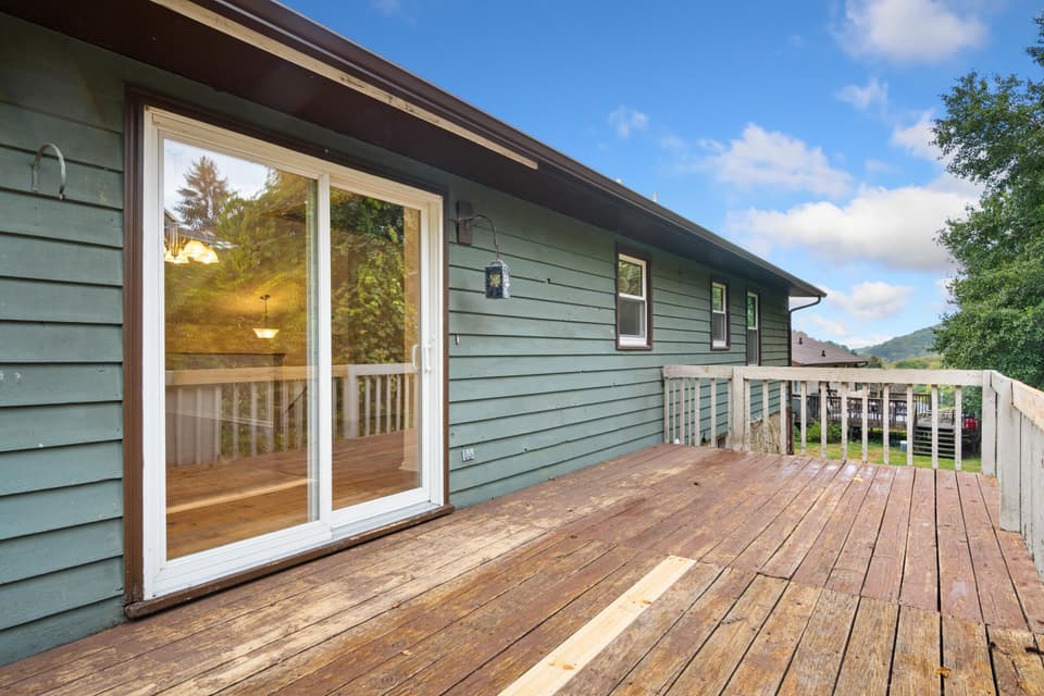 405 Overland Drive, photo 35 of 40