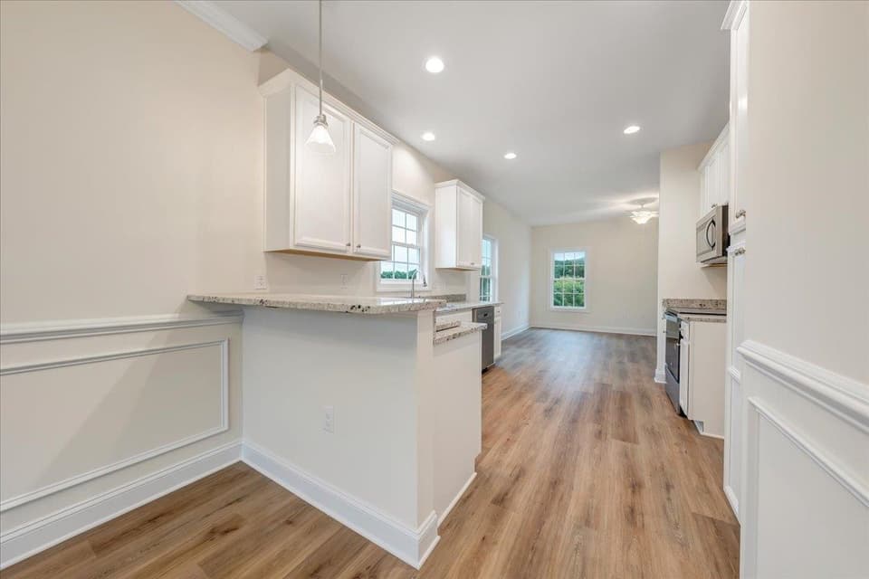 950 Holland Loop, photo 25 of 40