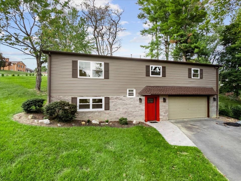 95 Sara Street, photo 2 of 40