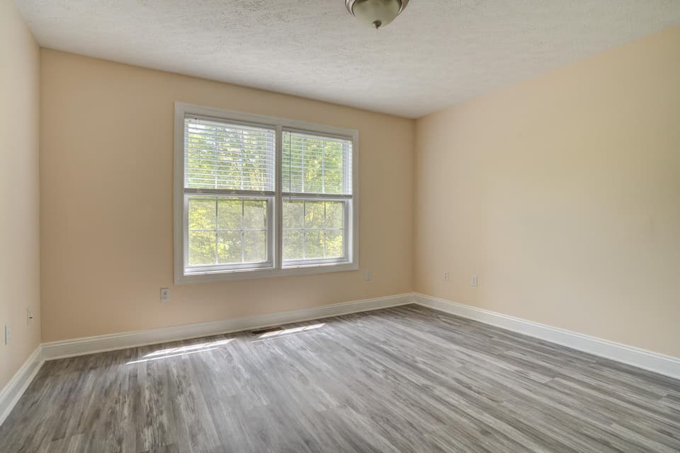 1025 Oaktree Boulevard, photo 27 of 33