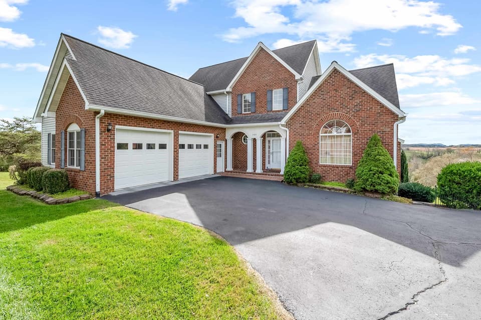 1125 Falcon Run, photo 6 of 40