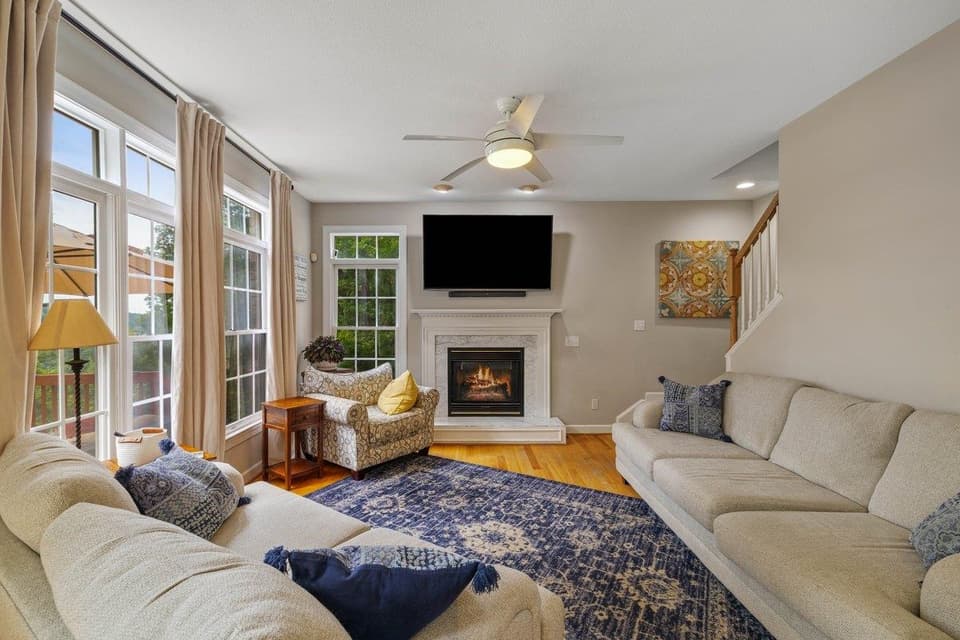 2050 Lubna Drive, photo 11 of 40