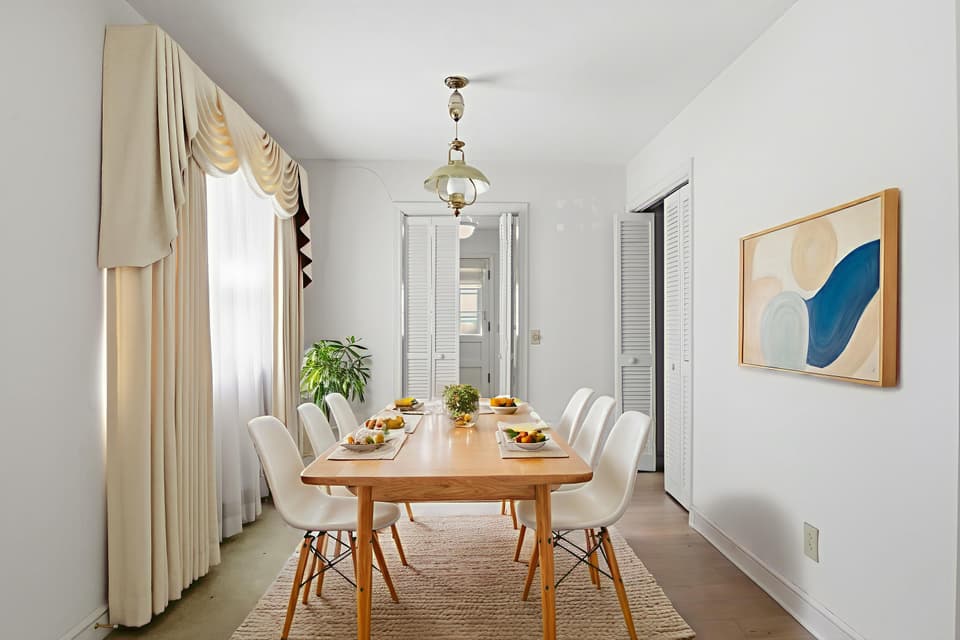 604 E Main Street, photo 11 of 40