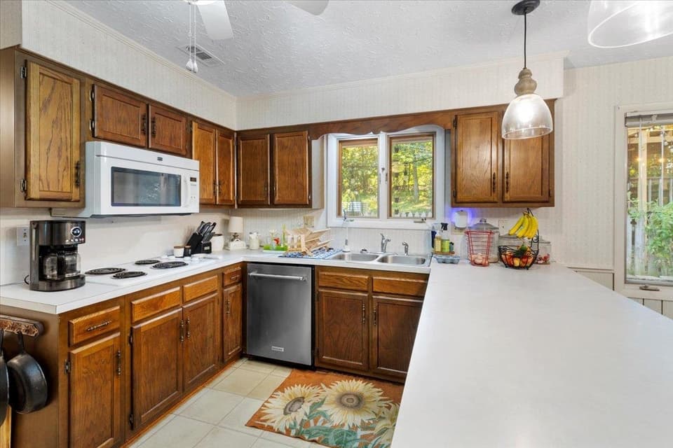 1144 Round Meadow Drive, photo 15 of 40