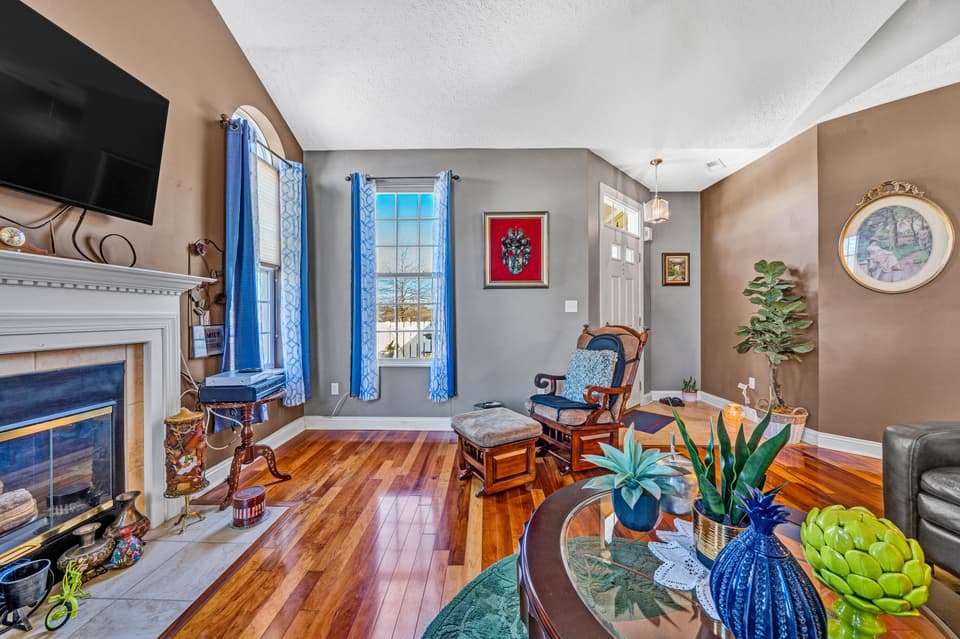 55 Revolution Cir, photo 5 of 35