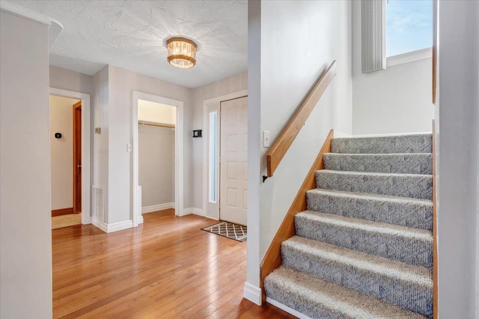 465 Summit Ridge Rd SW, photo 9 of 37