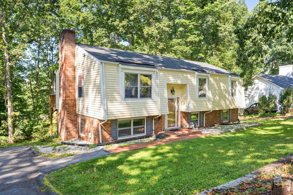 415 Tomahawk Drive, photo 2 of 40
