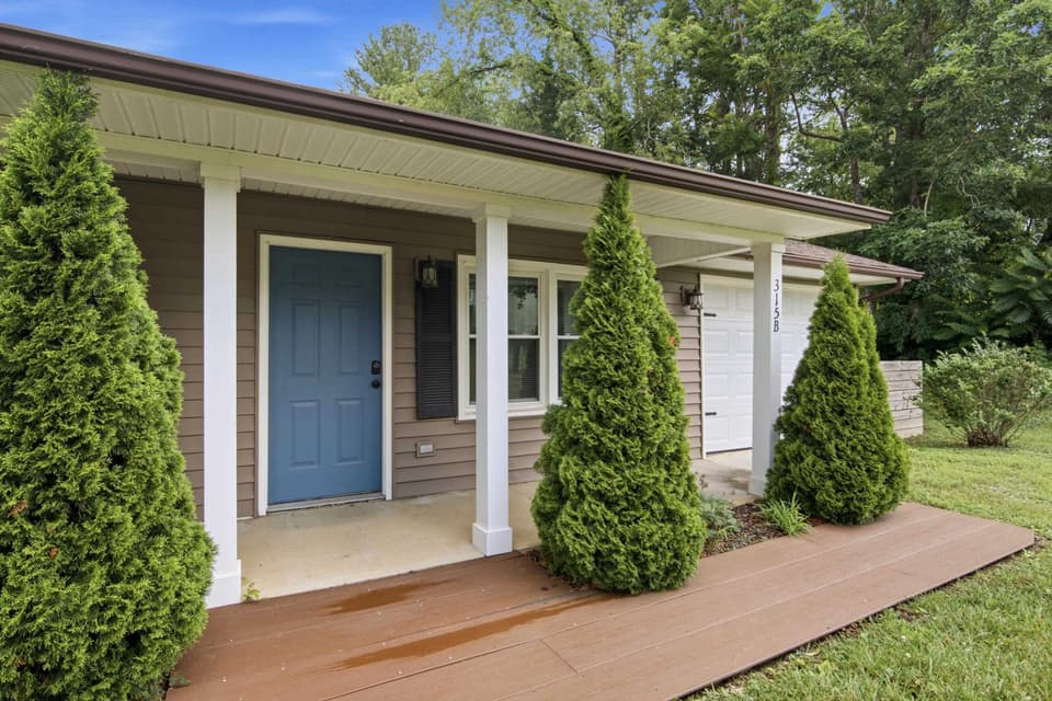 315 Cherokee Drive Unit B, photo 4 of 32
