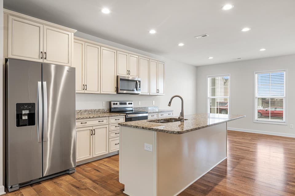 215 Hamilton Avenue NW, photo 10 of 40