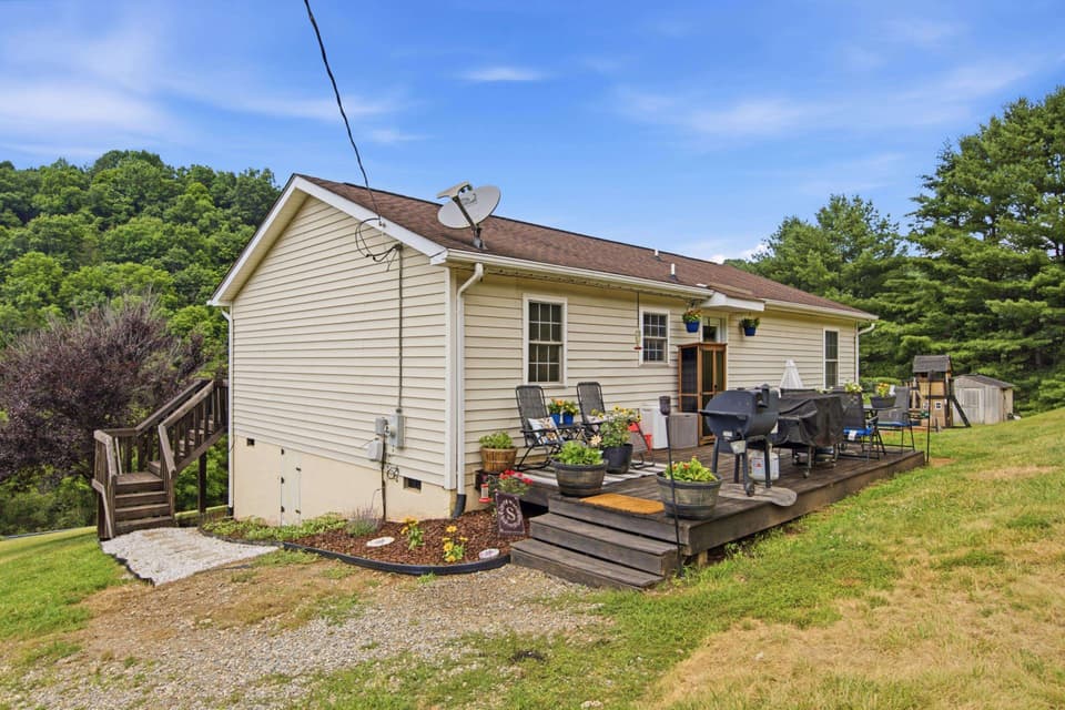 479 Smith Creek Road, photo 10 of 40