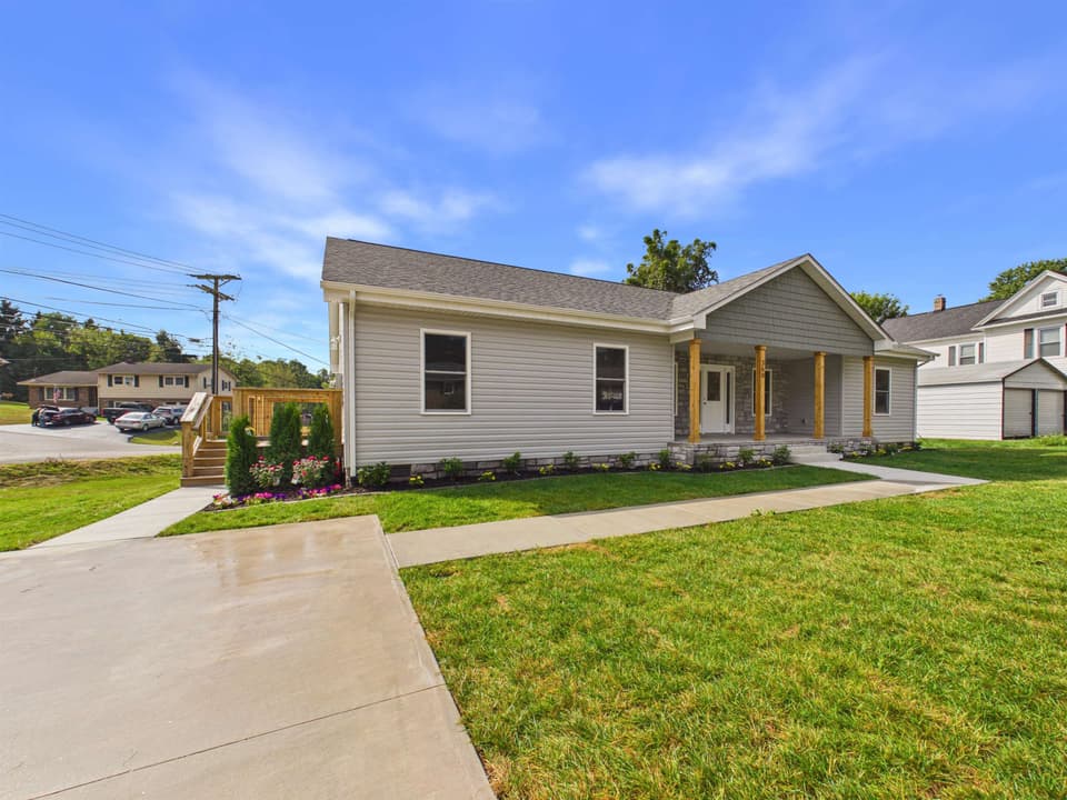 360 Church Street, photo 2 of 40