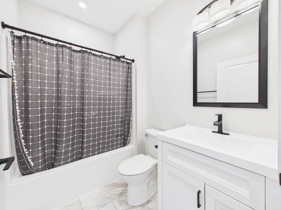 245 Howery Street SE, photo 17 of 40